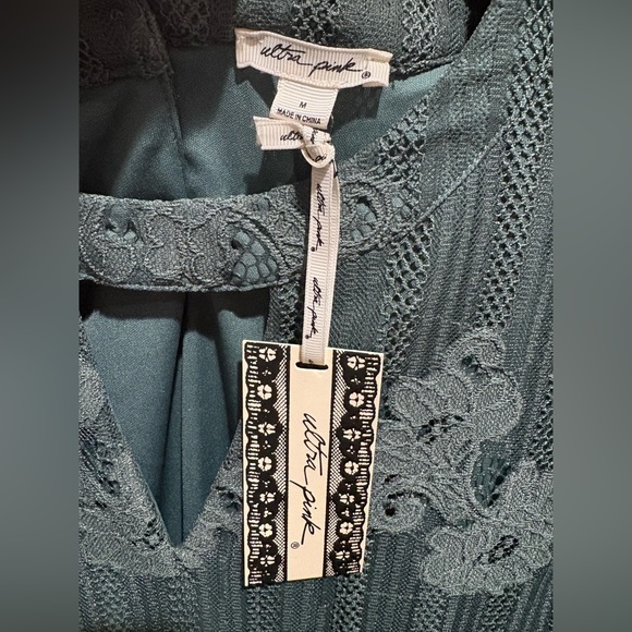 Ultra Pink Dark Green Lace Blouse with Bell Sleeves‎ - Picture 4 of 4